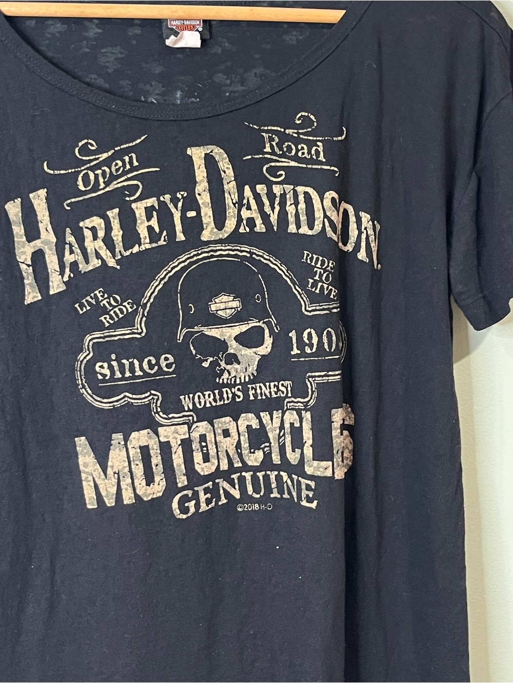 Harley-Davidson Black Tee with Cream Skull Motorcycle Graphic - Picture 8 of 10